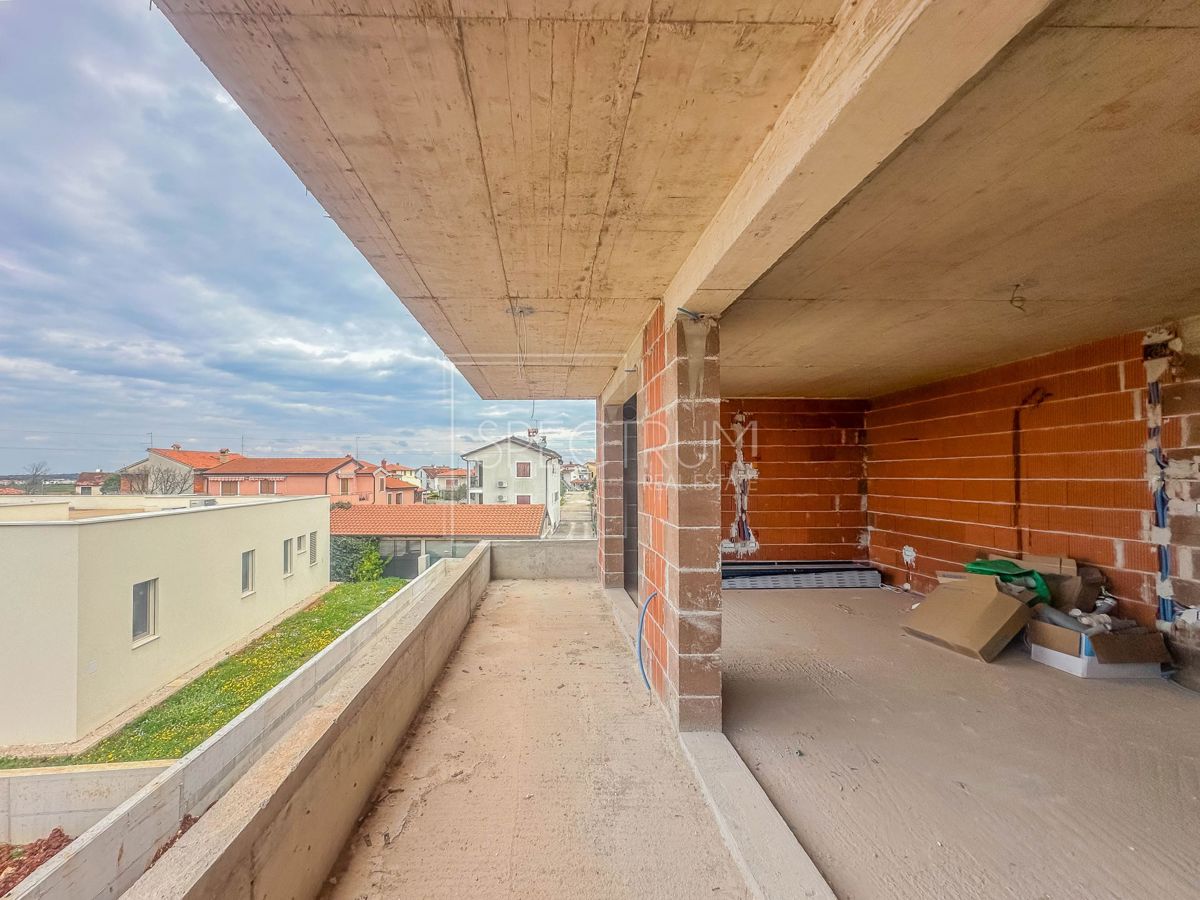 Umago, nuova costruzione, appartamento con 2 camere da letto