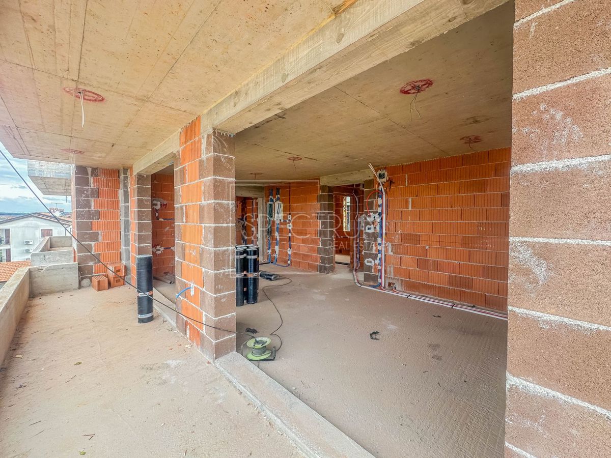 Umago, nuova costruzione, appartamento con 2 camere da letto