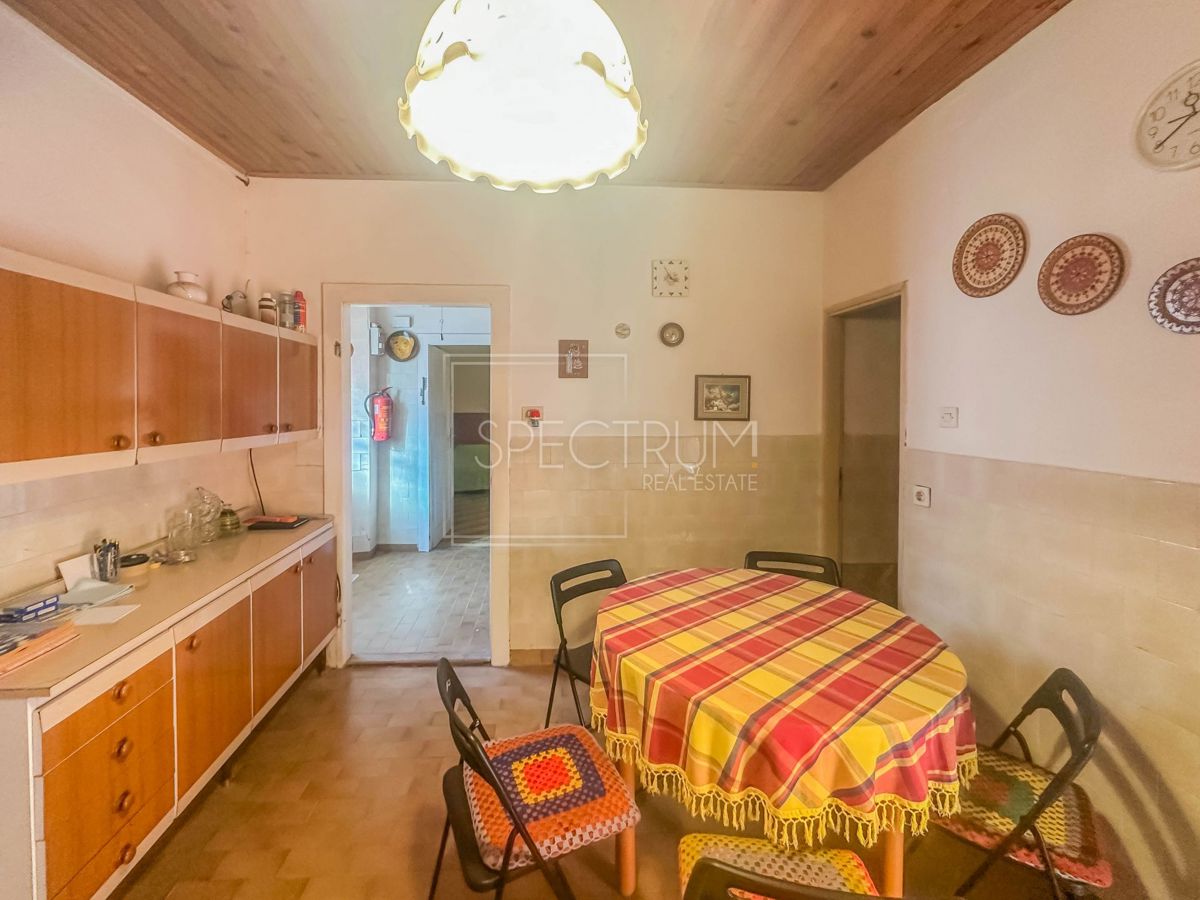 San Lorenzo, casa in pietra istriana con cortile al centro