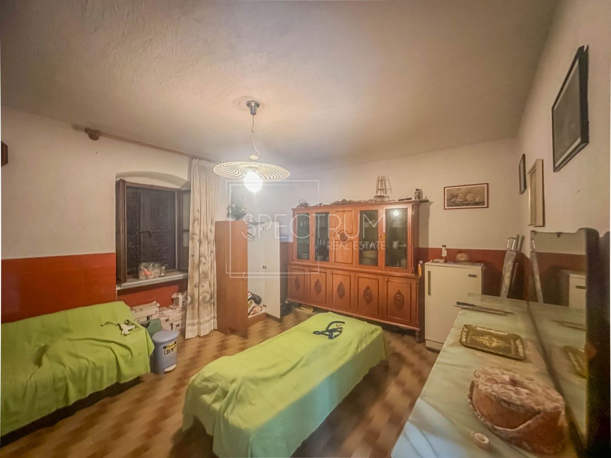 San Lorenzo, casa in pietra istriana con cortile al centro