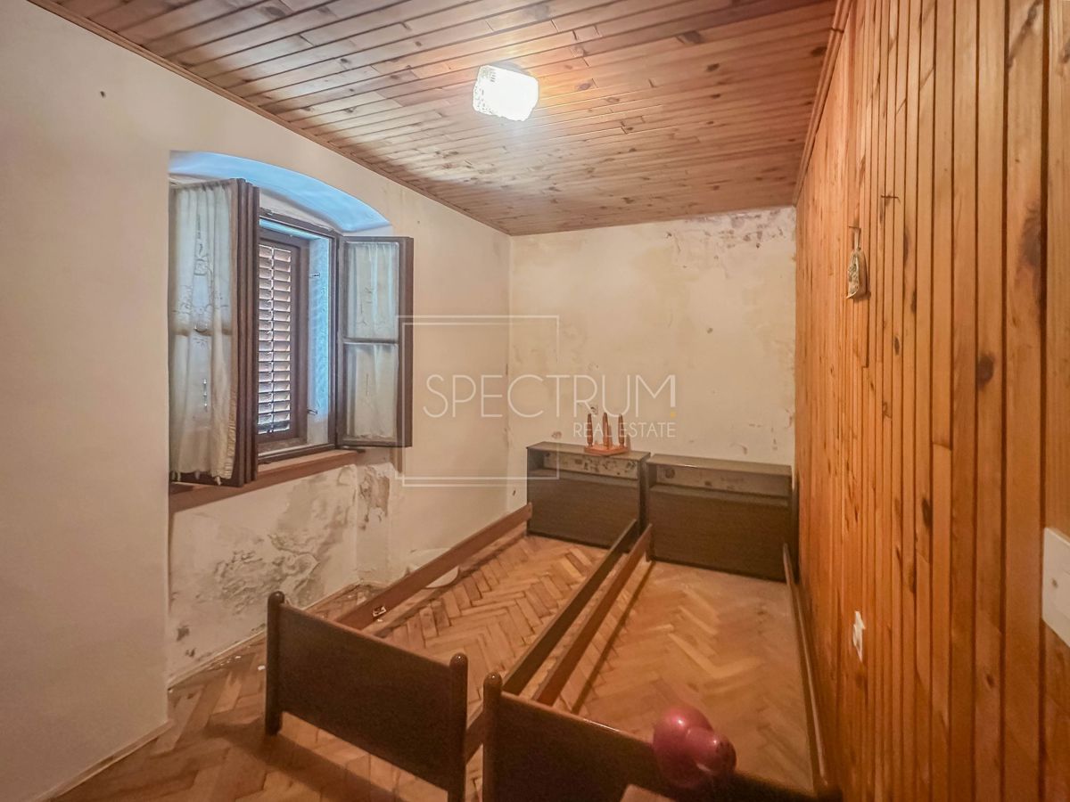 San Lorenzo, casa in pietra istriana con cortile al centro