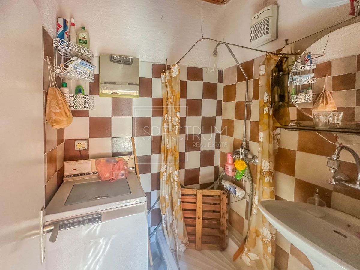 San Lorenzo, casa in pietra istriana con cortile al centro