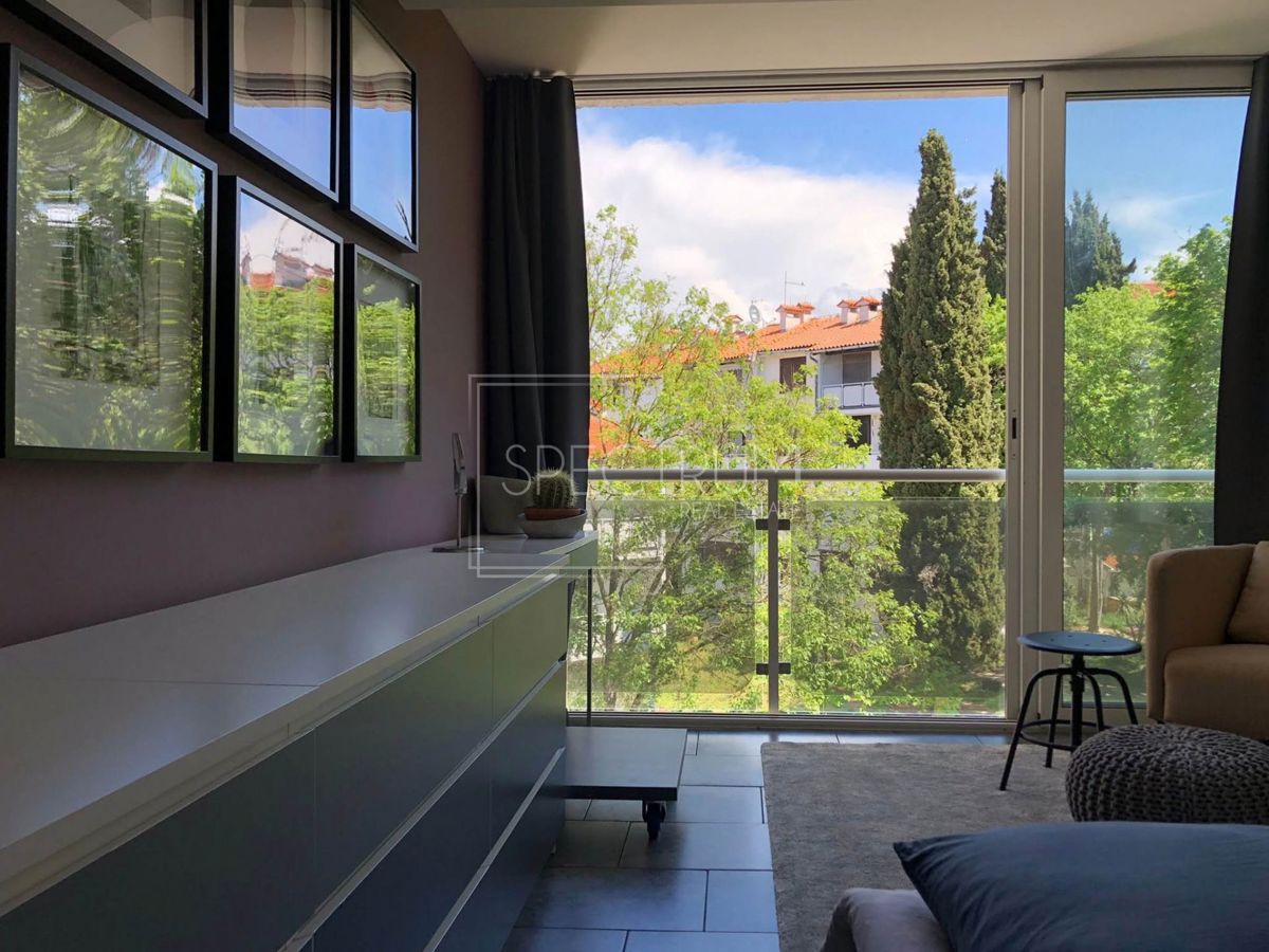 Zona Parenzo, appartamento modernamente arredato a 50 metri dal mare!