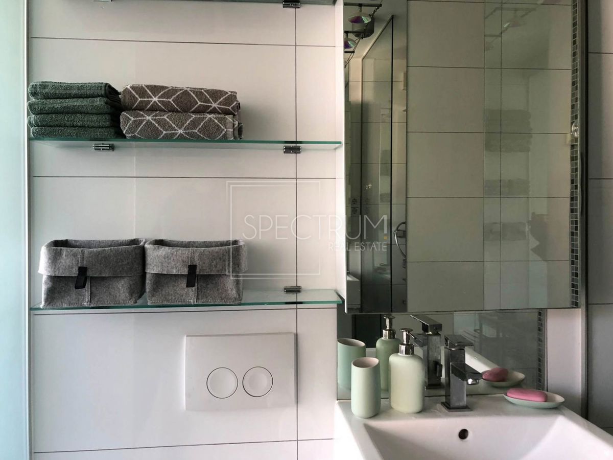 Zona Parenzo, appartamento modernamente arredato a 50 metri dal mare!