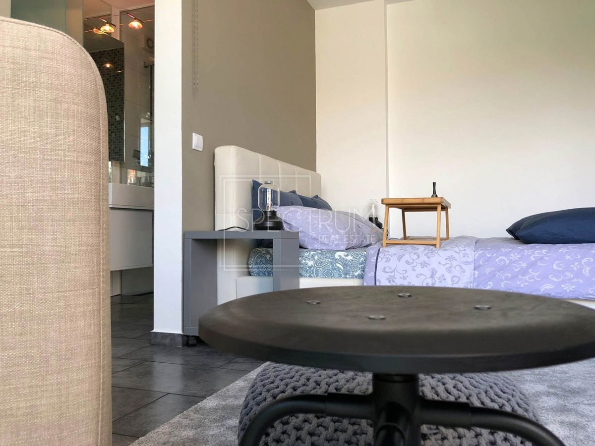 Zona Parenzo, appartamento modernamente arredato a 50 metri dal mare!