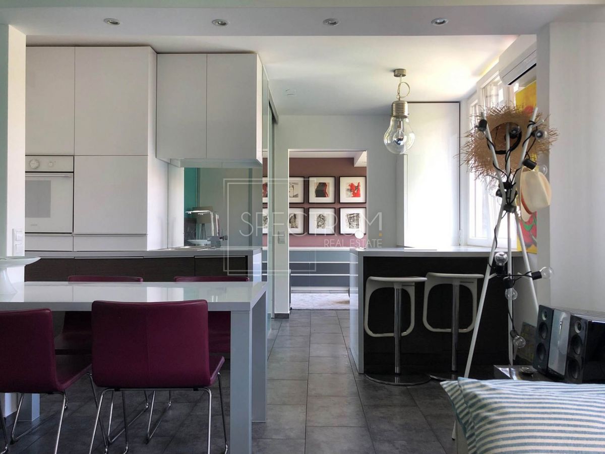 Zona Parenzo, appartamento modernamente arredato a 50 metri dal mare!