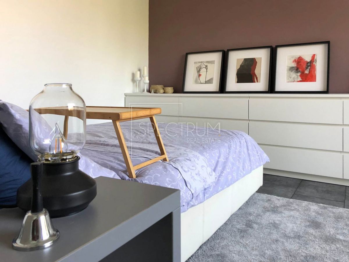 Zona Parenzo, appartamento modernamente arredato a 50 metri dal mare!