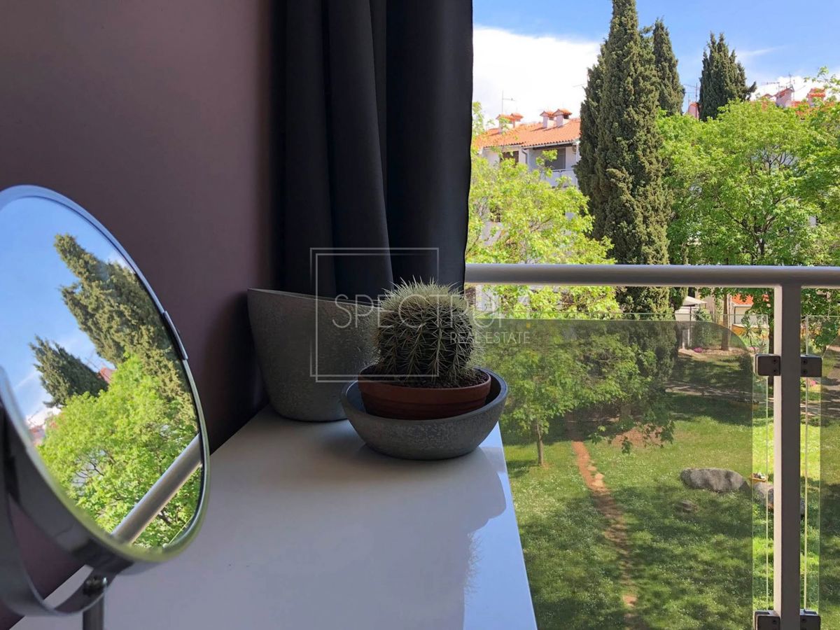 Zona Parenzo, appartamento modernamente arredato a 50 metri dal mare!