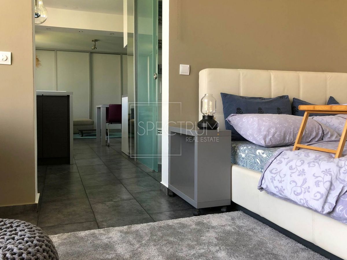 Zona Parenzo, appartamento modernamente arredato a 50 metri dal mare!