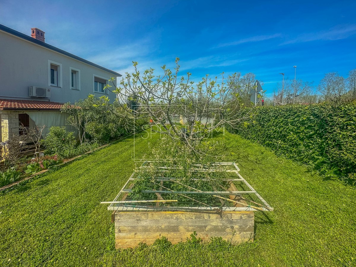 Umago, casa indipendente con ampio giardino