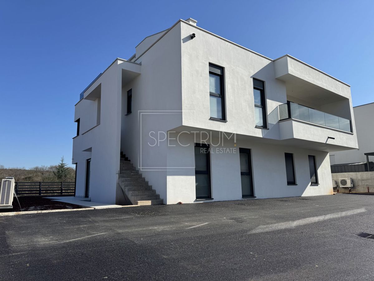 Zona Umago, appartamento su due piani con terrazza sul tetto!