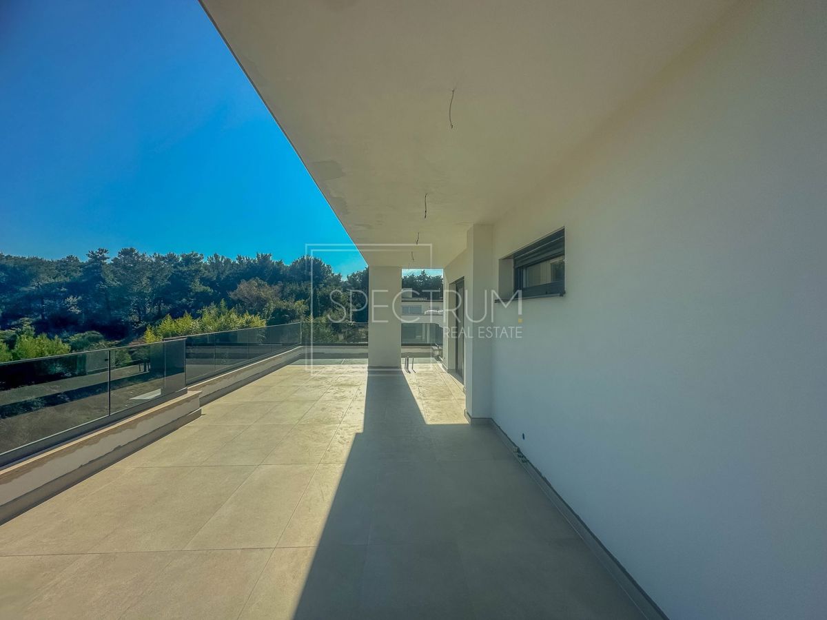 Zona Umago, appartamento su due piani con terrazza sul tetto!