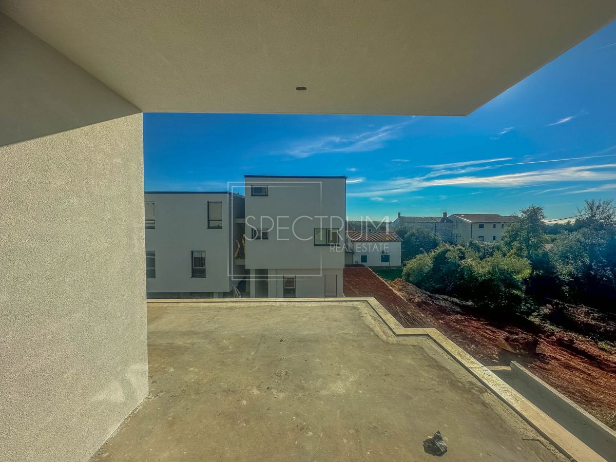 Zona Umago, appartamento moderno su due piani a 350 m dal mare