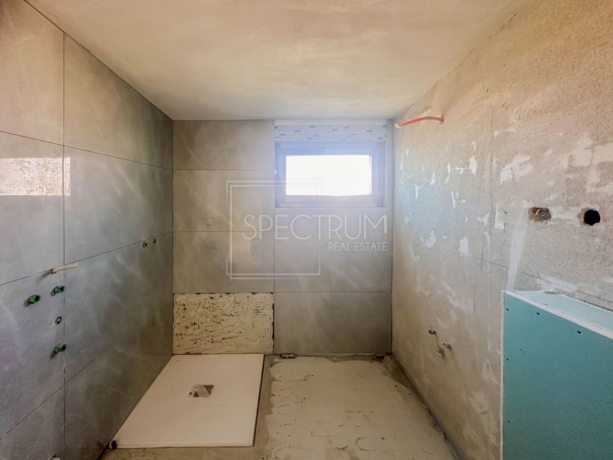 Zona Umago, appartamento moderno su due piani a 350 m dal mare