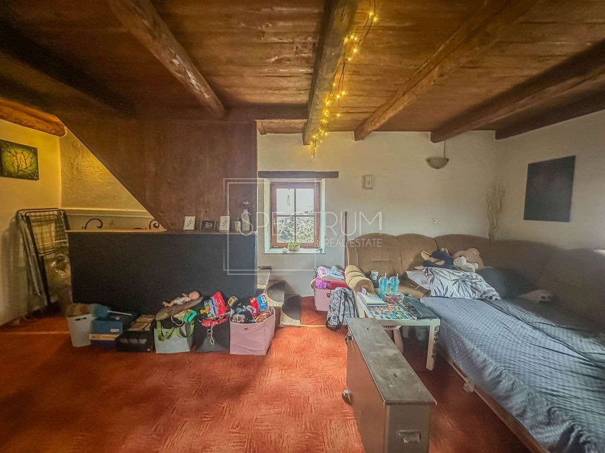 Zona Umago, casa in pietra in posizione tranquilla