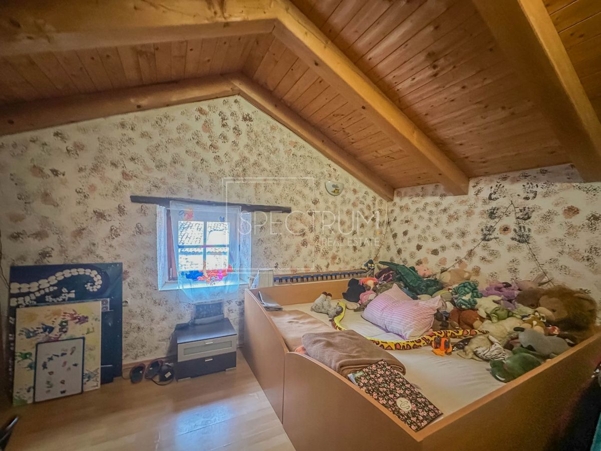 Zona Umago, casa in pietra in posizione tranquilla