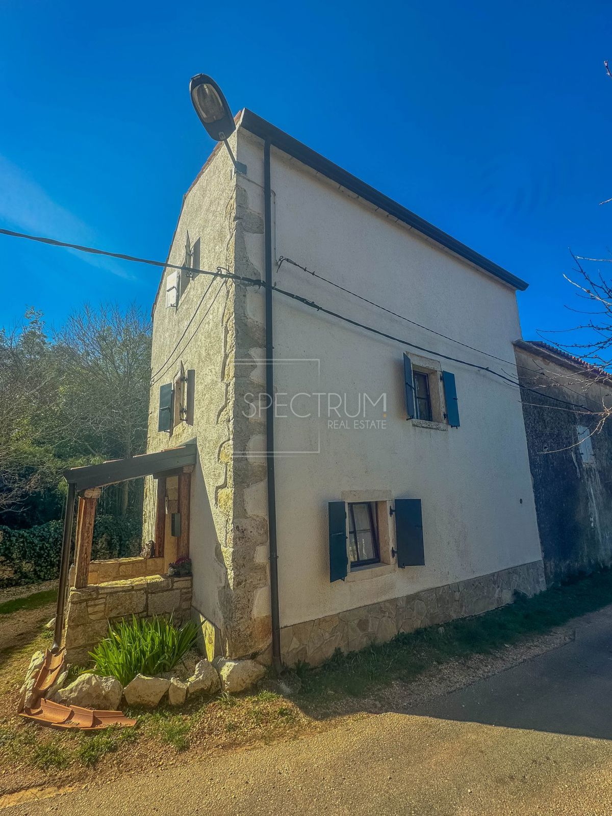 Zona Umago, casa in pietra in posizione tranquilla