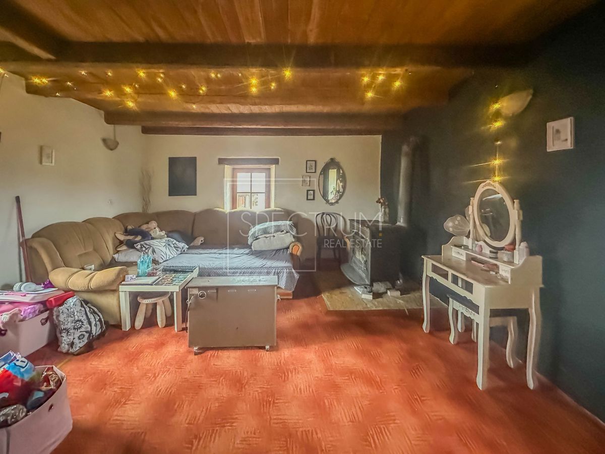 Zona Umago, casa in pietra in posizione tranquilla