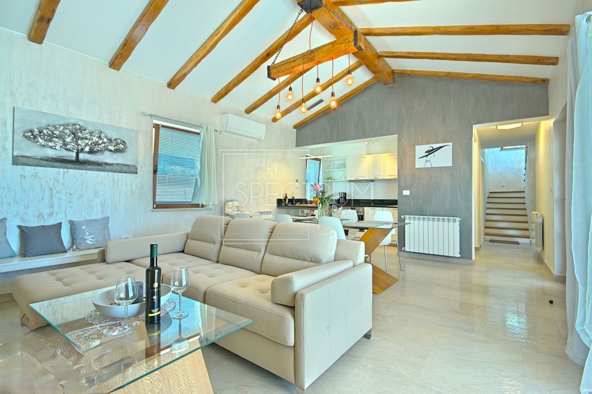 Zona di Verteneglio, villa con piscina in posizione tranquilla
