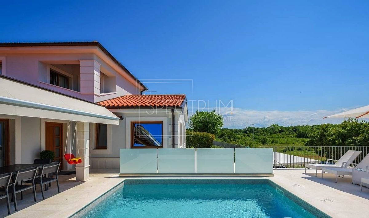 Zona di Verteneglio, villa con piscina in posizione tranquilla