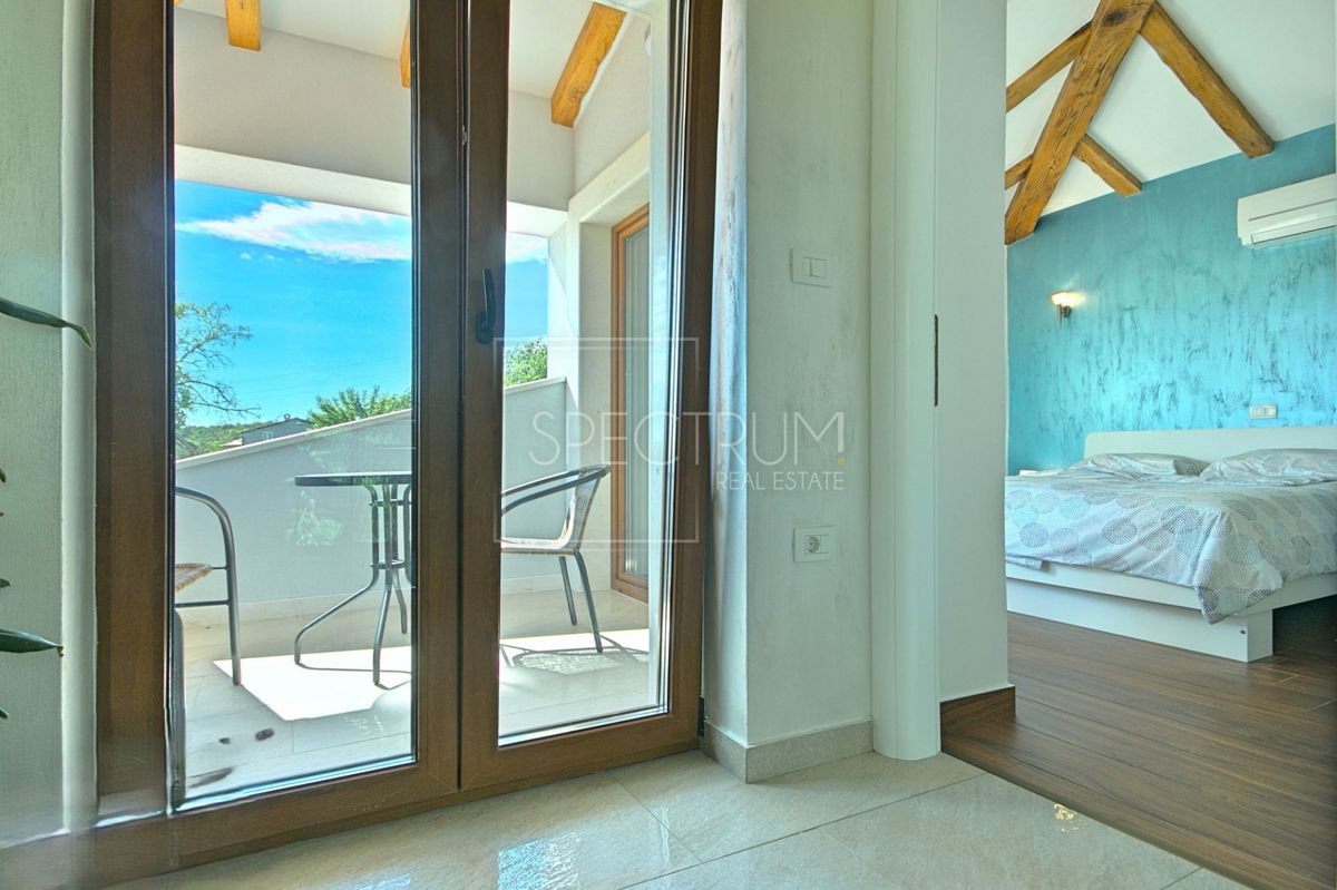 Zona di Verteneglio, villa con piscina in posizione tranquilla