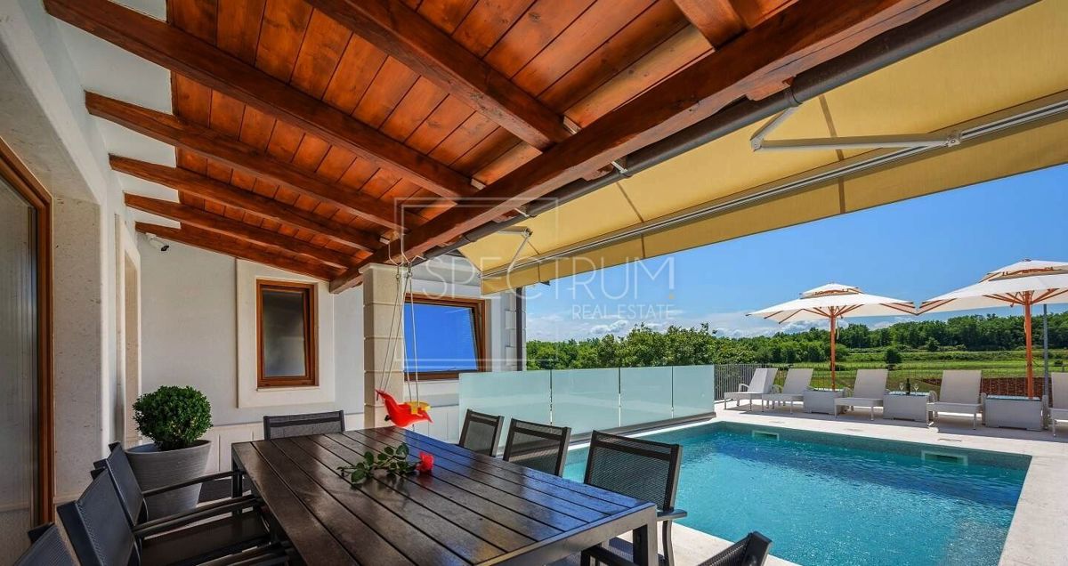 Zona di Verteneglio, villa con piscina in posizione tranquilla