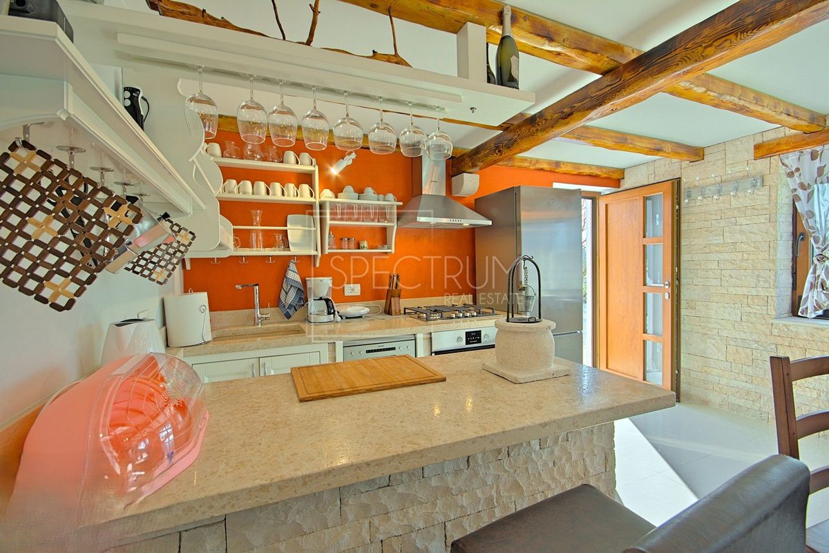 Zona di Verteneglio, villa con piscina in posizione tranquilla