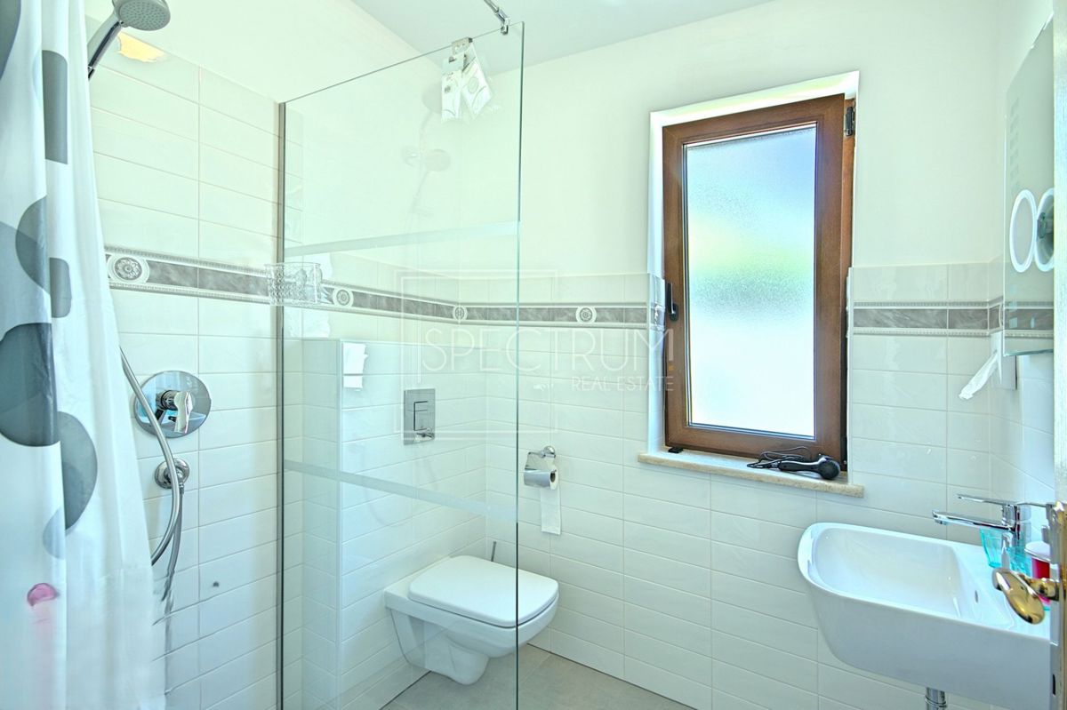 Zona di Verteneglio, villa con piscina in posizione tranquilla