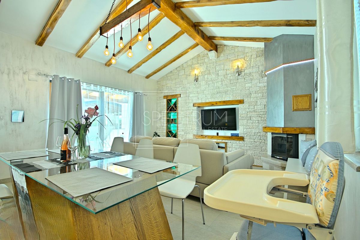 Zona di Verteneglio, villa con piscina in posizione tranquilla
