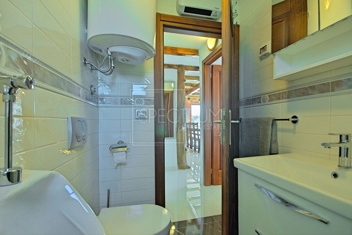 Zona di Verteneglio, villa con piscina in posizione tranquilla