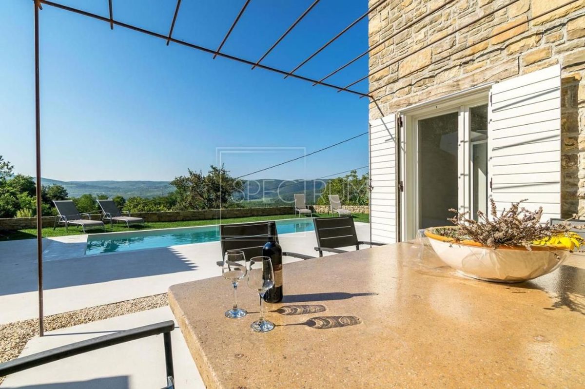 Zona di Portole, casa in pietra con piscina e vista