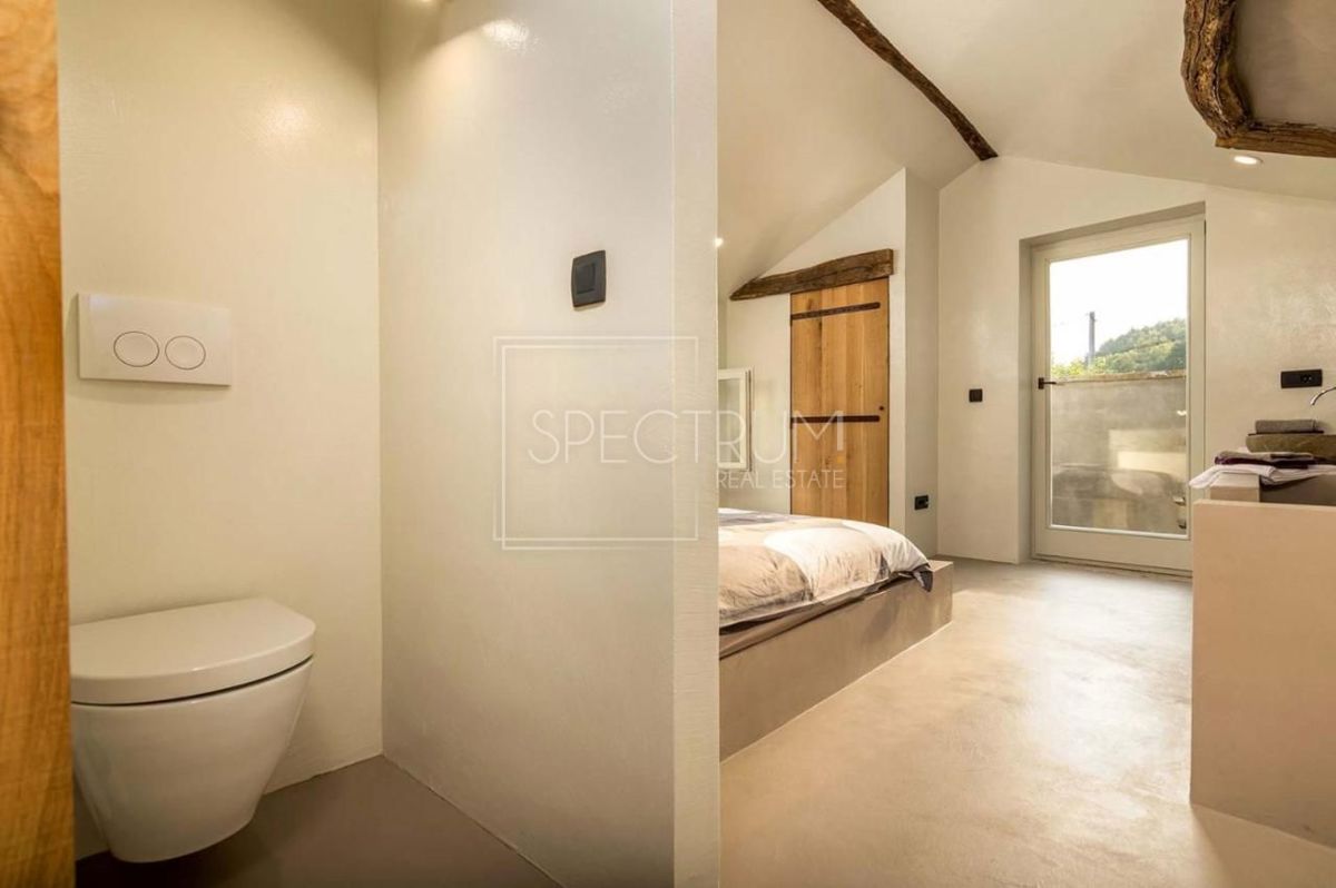 Zona di Portole, casa in pietra con piscina e vista