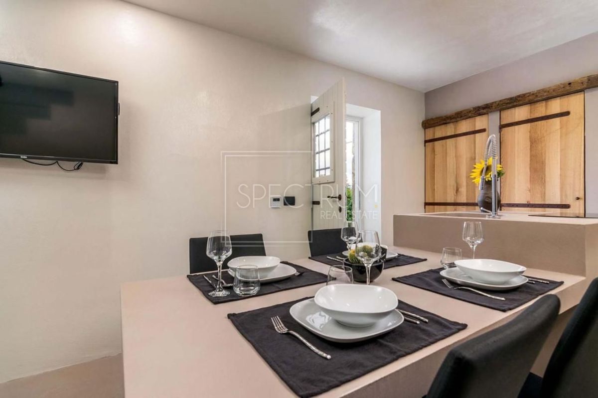 Zona di Portole, casa in pietra con piscina e vista