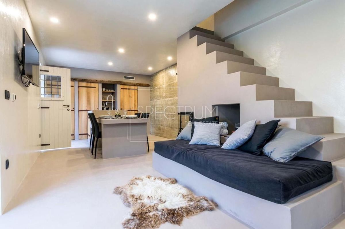 Zona di Portole, casa in pietra con piscina e vista