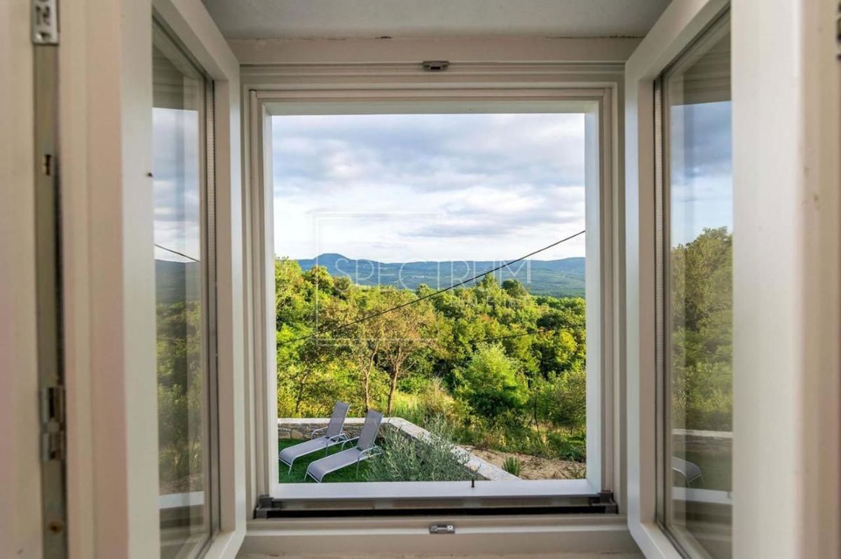 Zona di Portole, casa in pietra con piscina e vista