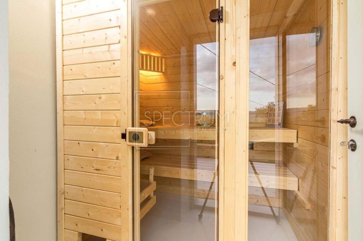 Zona di Portole, casa in pietra con piscina e vista