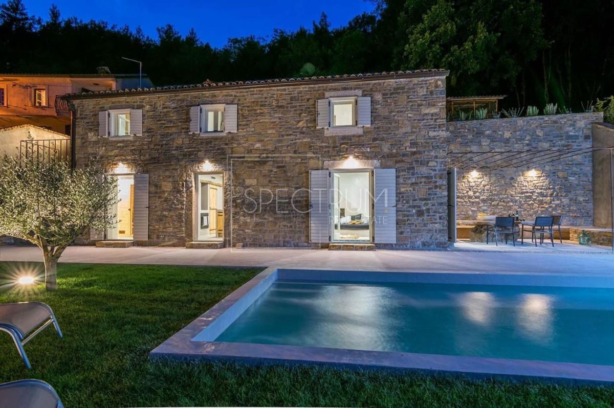 Zona di Portole, casa in pietra con piscina e vista