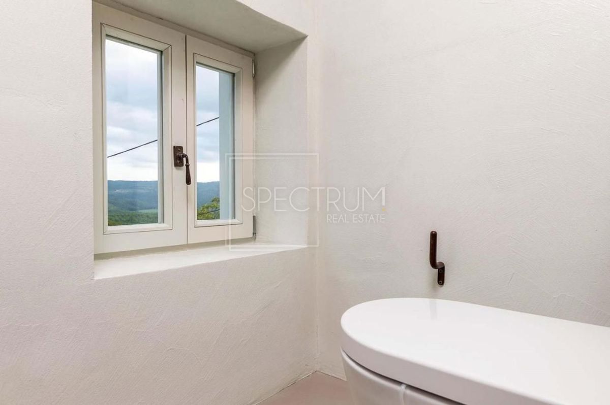 Zona di Portole, casa in pietra con piscina e vista