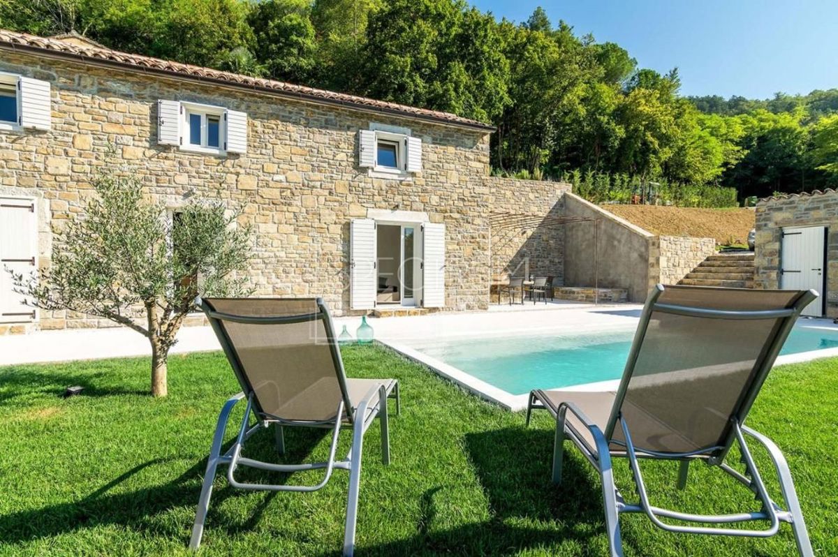 Zona di Portole, casa in pietra con piscina e vista