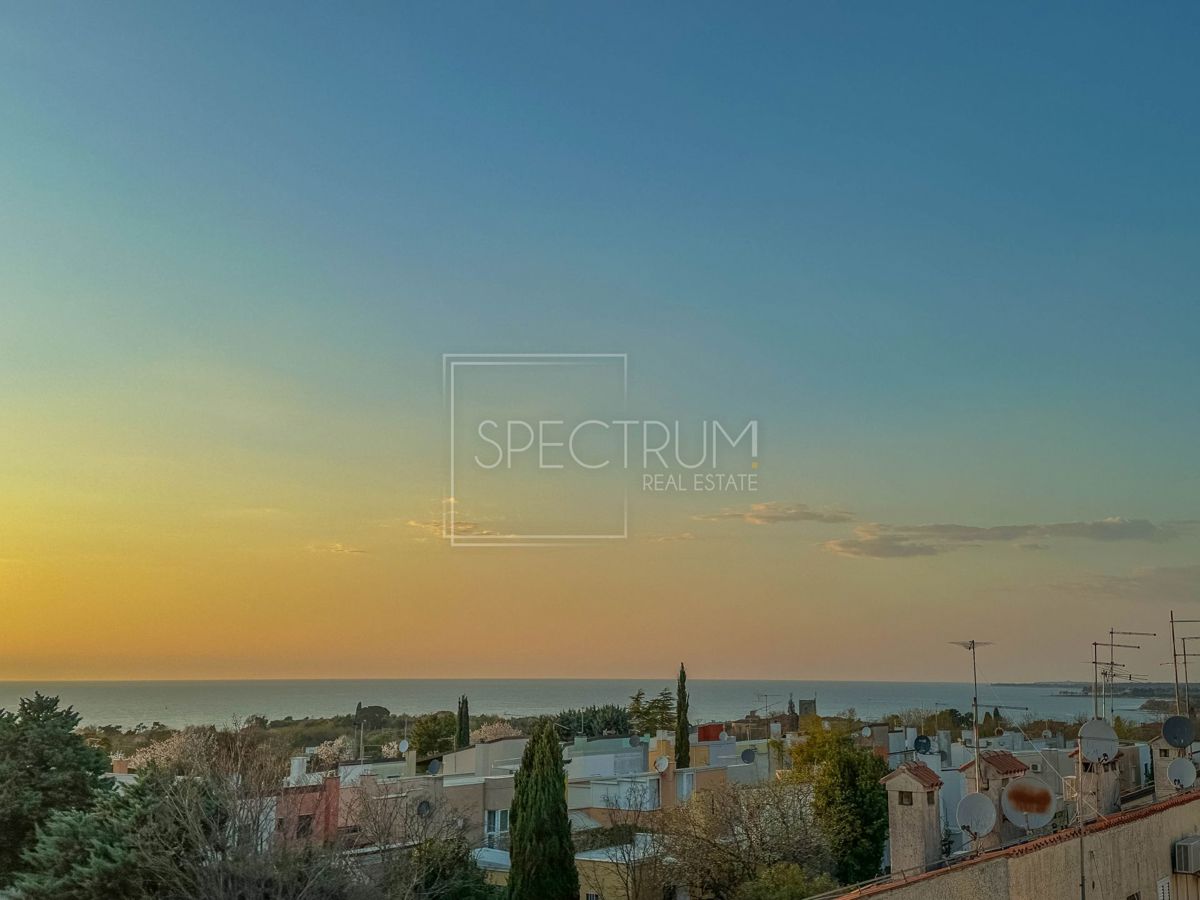 Zona Cittanova, appartamento ristrutturato con vista mare aperta