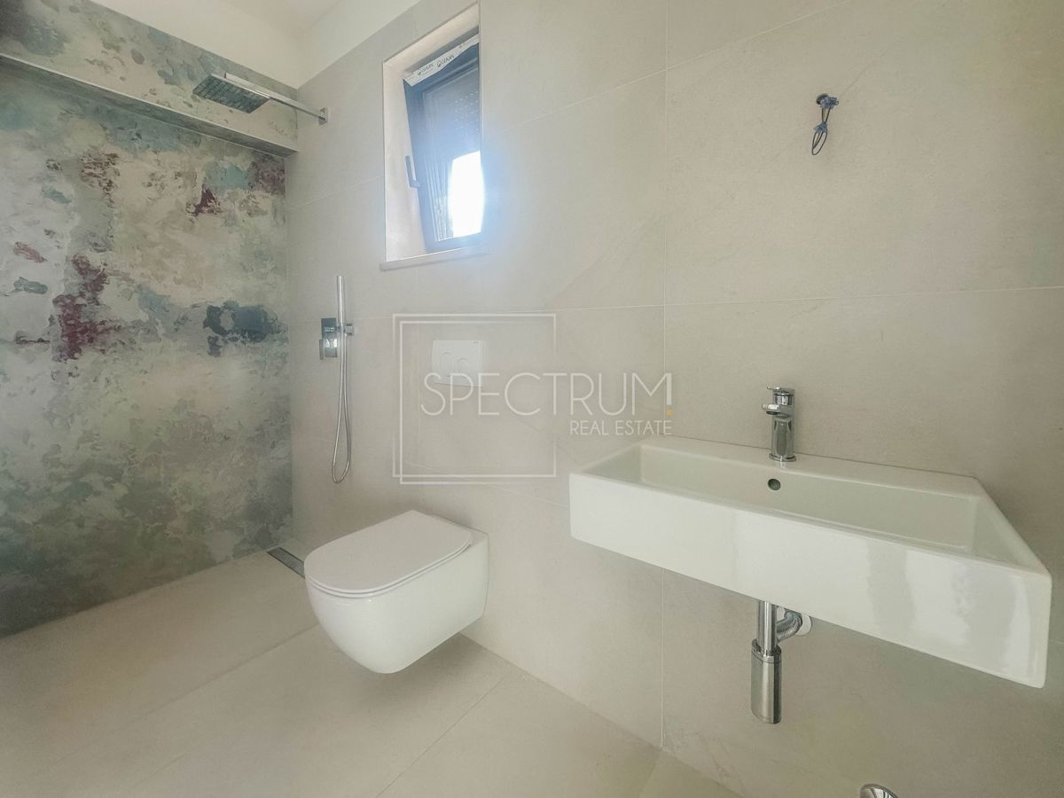 Parenzo, casa a schiera con piscina e vista mare