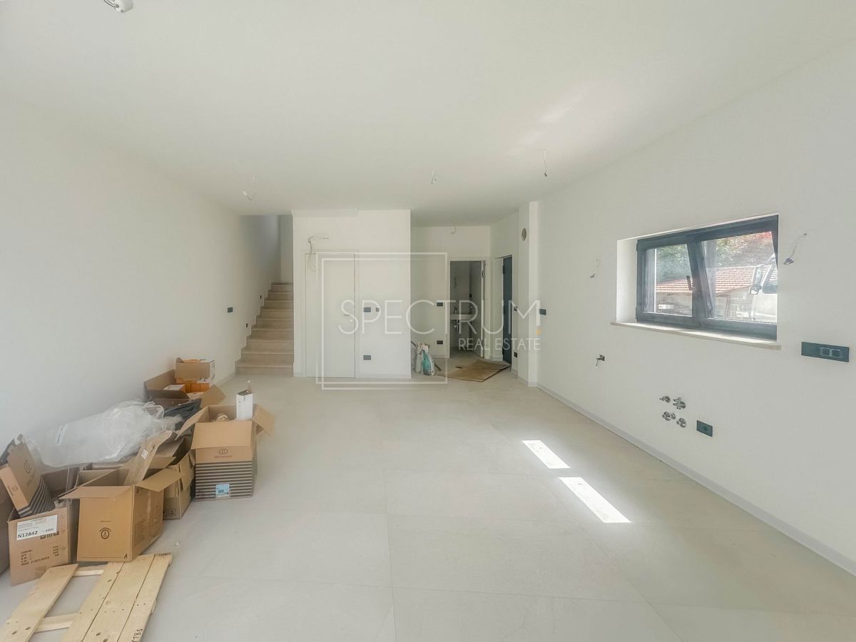 Parenzo, casa a schiera con piscina e vista mare