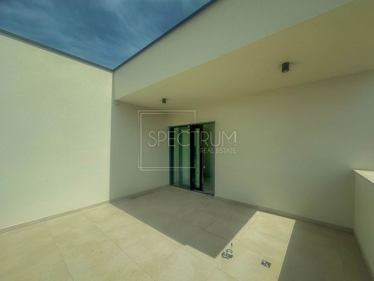 Parenzo, casa a schiera con piscina e vista mare