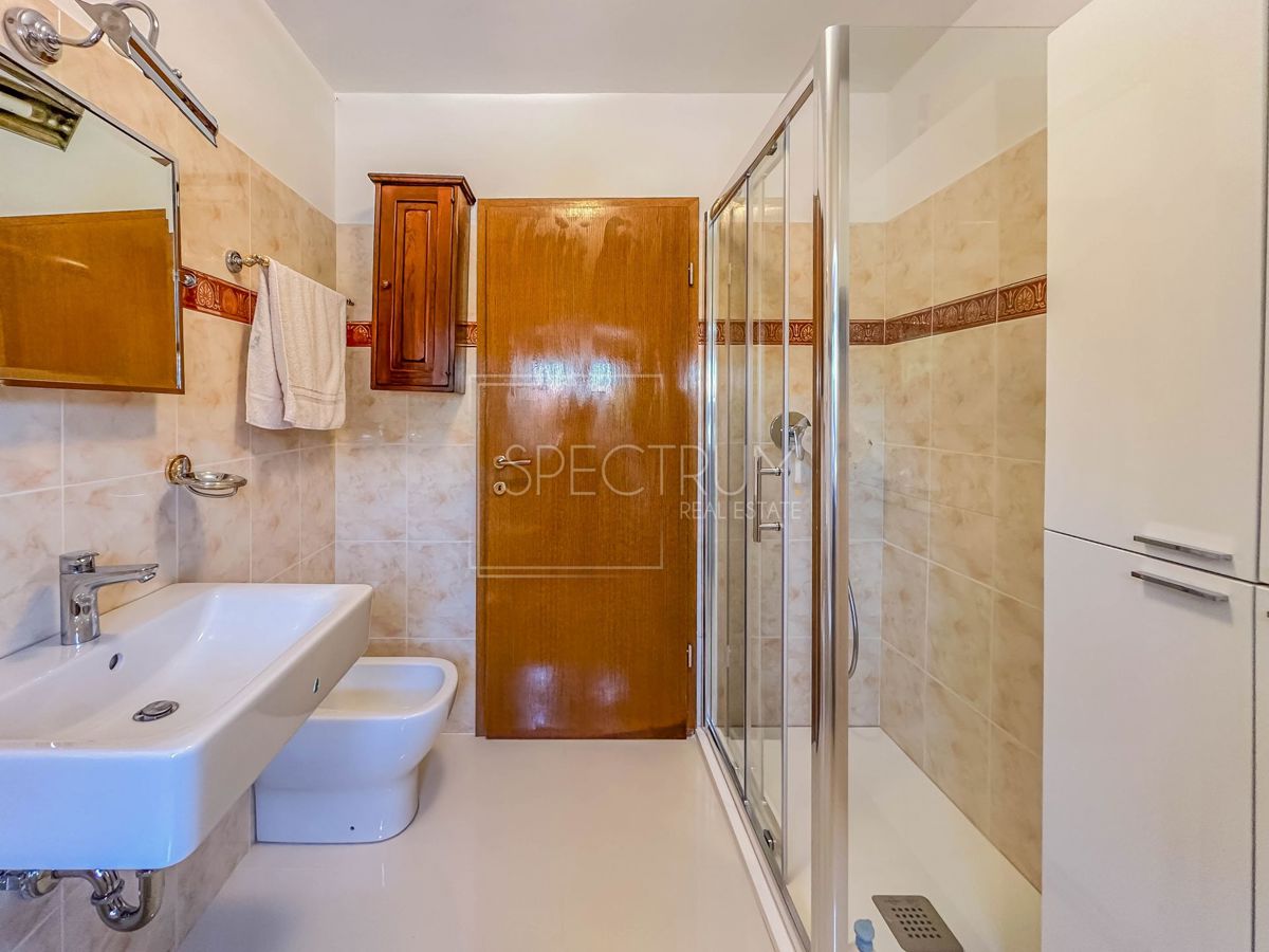 Zona di Verteneglio, casa in pietra con ampio cortile