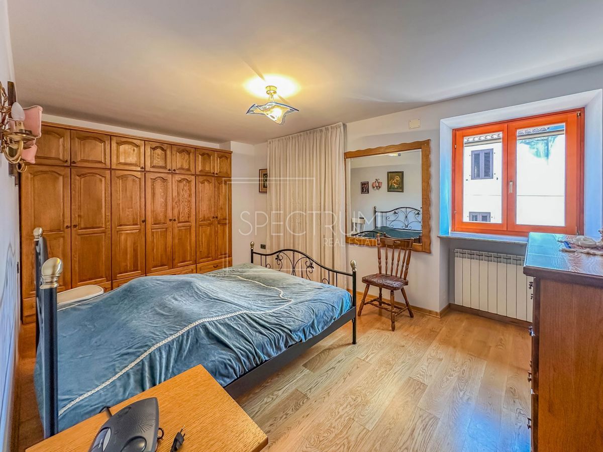 Zona di Verteneglio, casa in pietra con ampio cortile