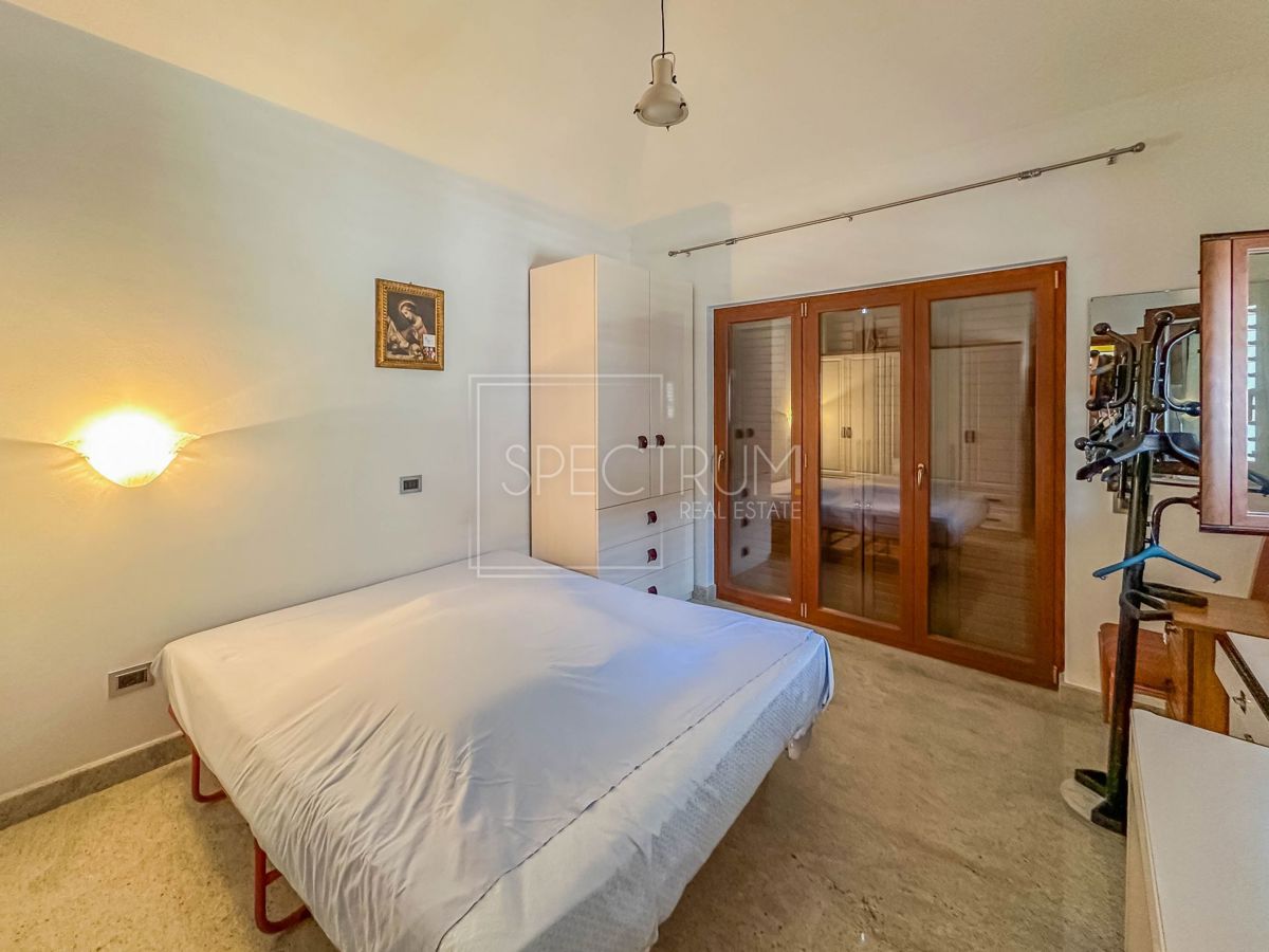 Zona di Verteneglio, casa in pietra con ampio cortile