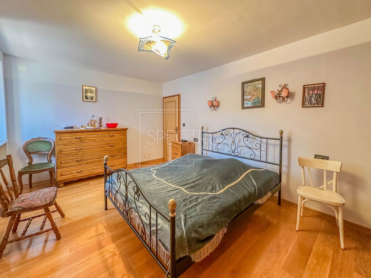 Zona di Verteneglio, casa in pietra con ampio cortile