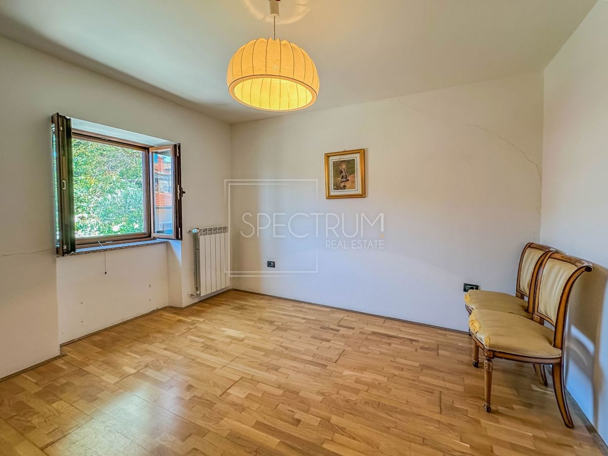 Zona di Verteneglio, casa in pietra con ampio cortile