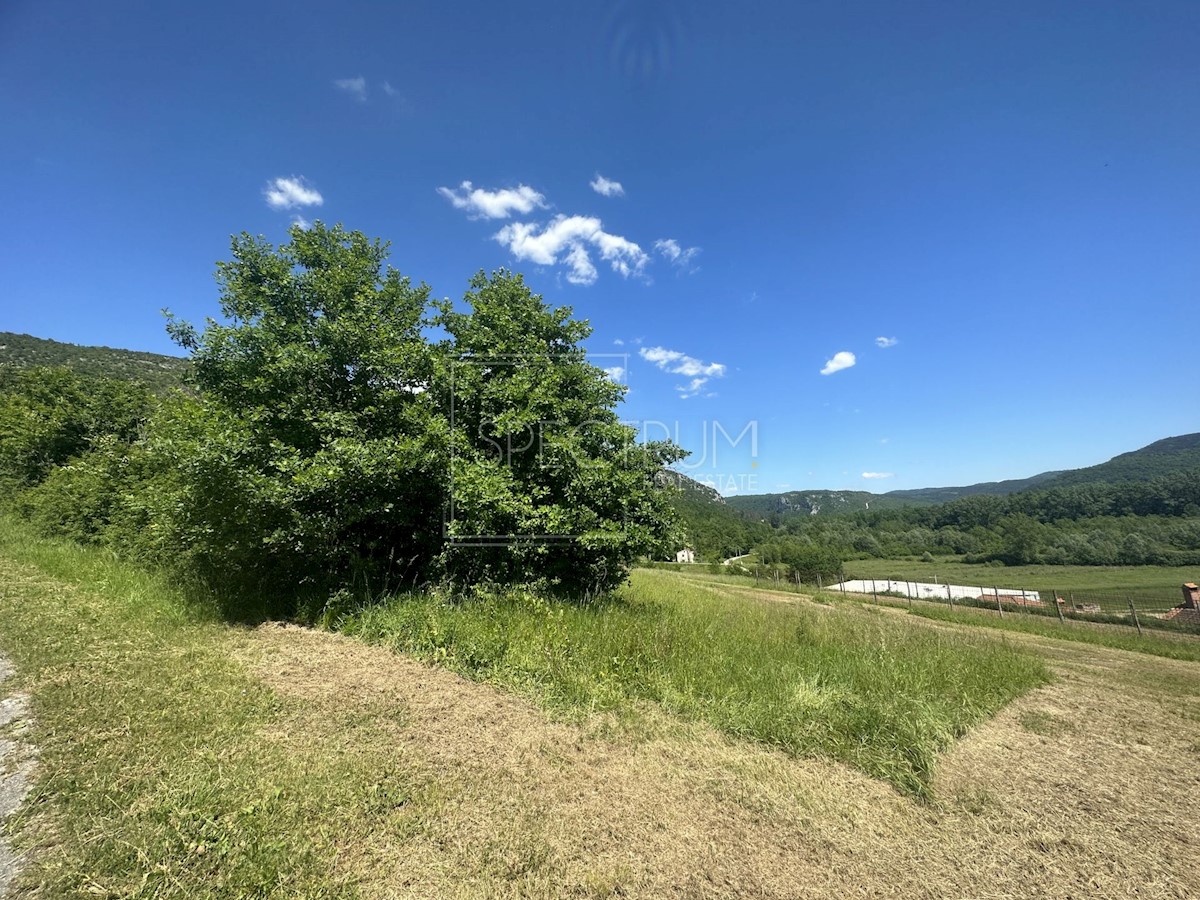 Dintorni di Portole, terreno edificabile con vista aperta