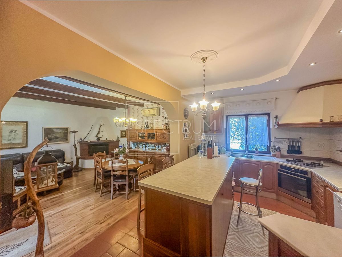 Umago, spazioso appartamento al piano terra in ottima posizione